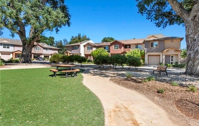 Photo - Spacious and Stylish 3 bedroom, 2.5  bath ...