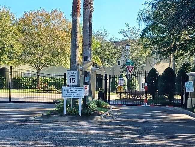 Photo - Stunning Southside Condo in Gated Community!! Unidad #110