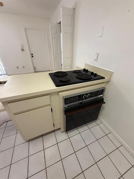 Photo - 645 Executive Center Dr Unit R104