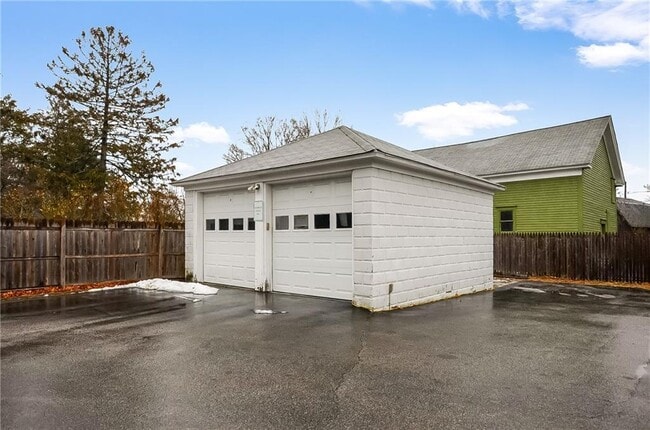 Photo - 292 Pleasant St Unit 1