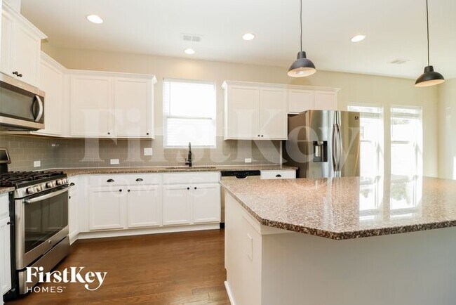 Photo - 574 Crossland Dr