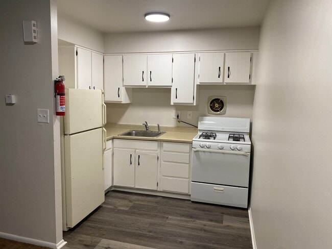 Building Photo - 1615 Bonwood Rd Unit 1