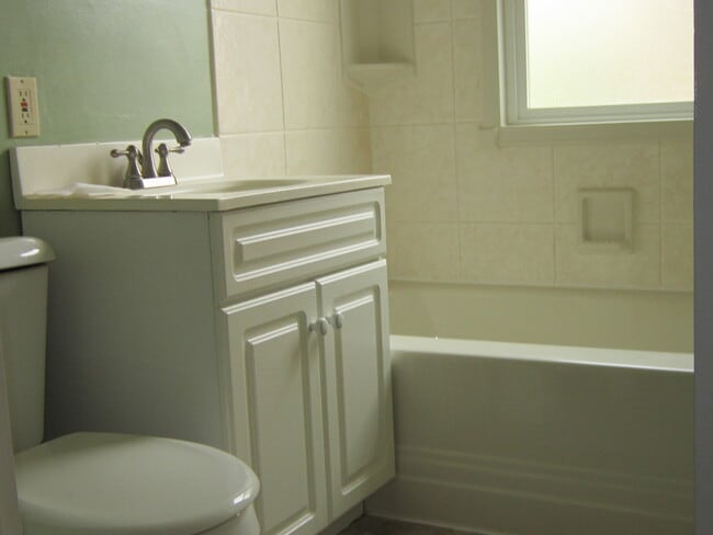 Photo - Charming 2 Bedroom 1 Bathroom in Lincoln Neighborhood