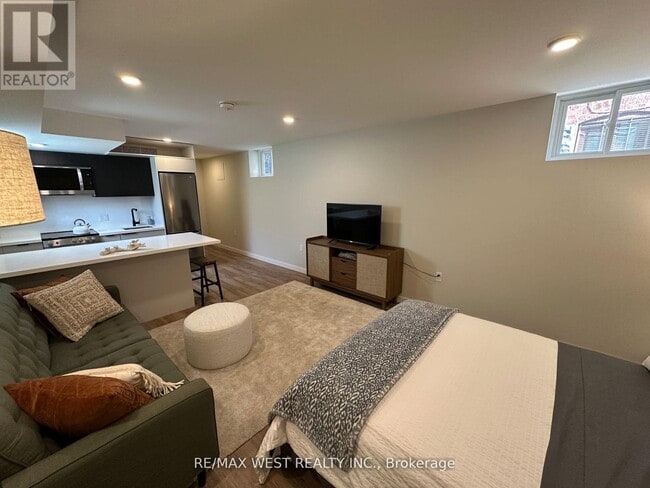 Photo - 176 Sammon Ave