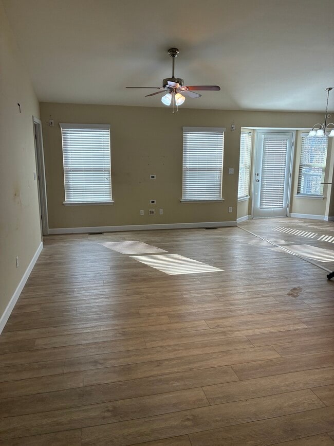 Photo - 1120 Marathon Dr