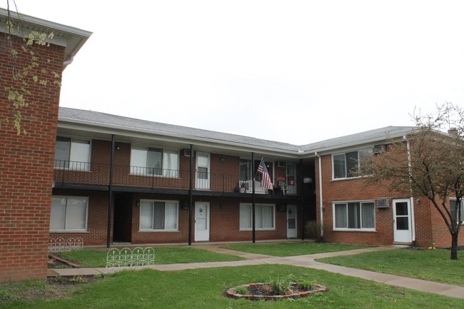 Photo - Redford Square Apartments