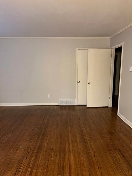 Photo - 1653 Colonial Rd