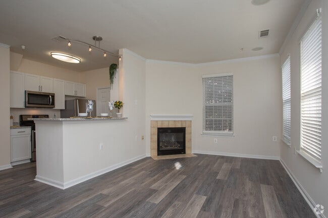 1BR, 1BA - 806 SF