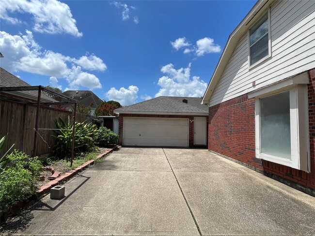 Photo - 1951 Lakewinds Dr