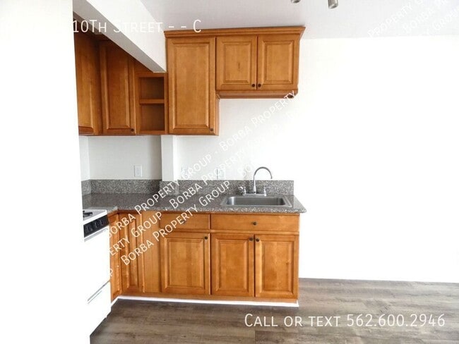 Building Photo - 1749 E 10th St Unit C Rental