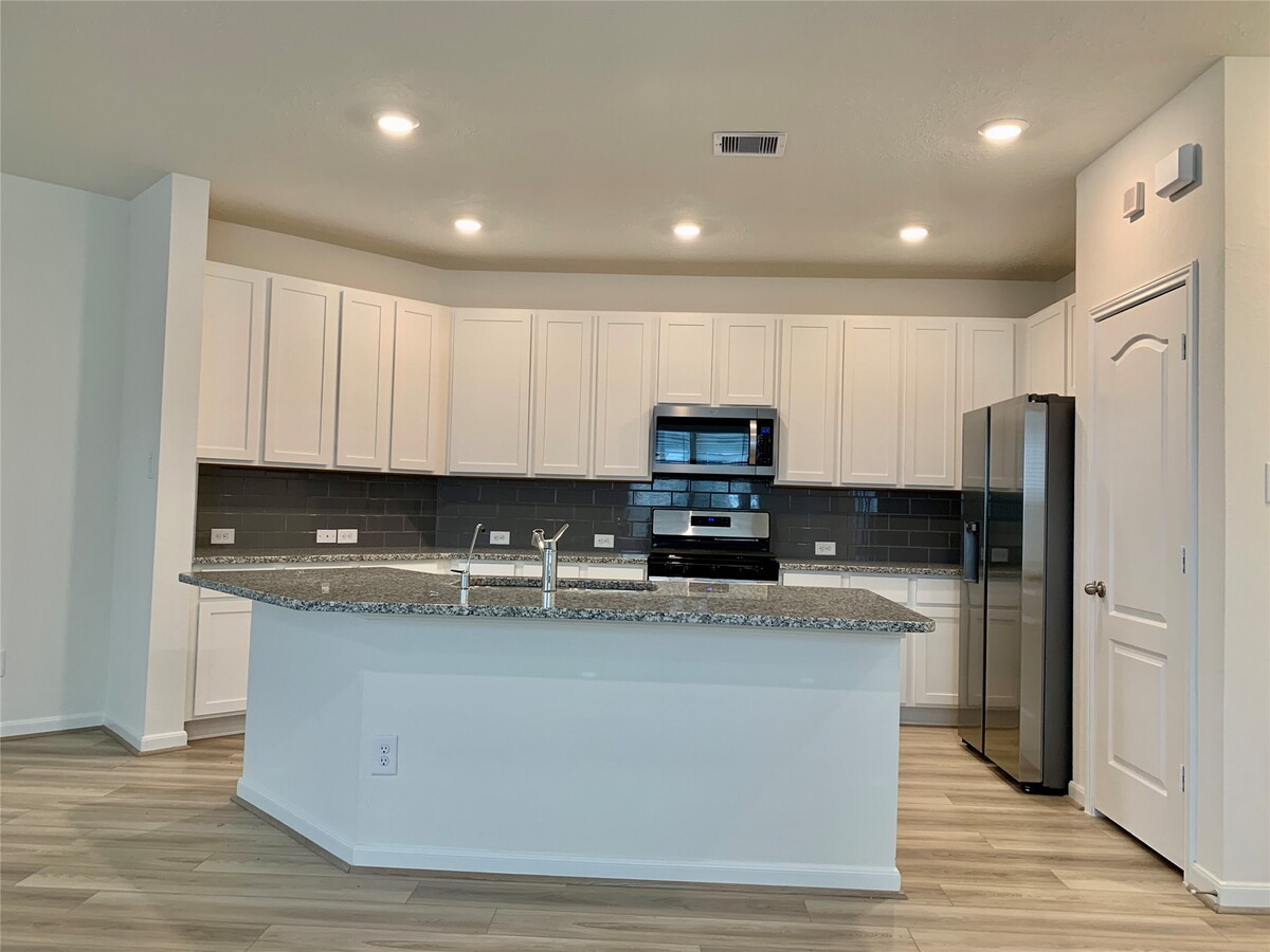 Photo - 2920 Grand Anse Dr