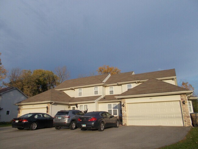 Building Photo - 8657 Old Green Bay Rd