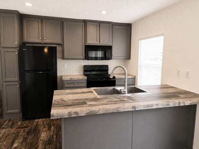 153 Goodlett Dr