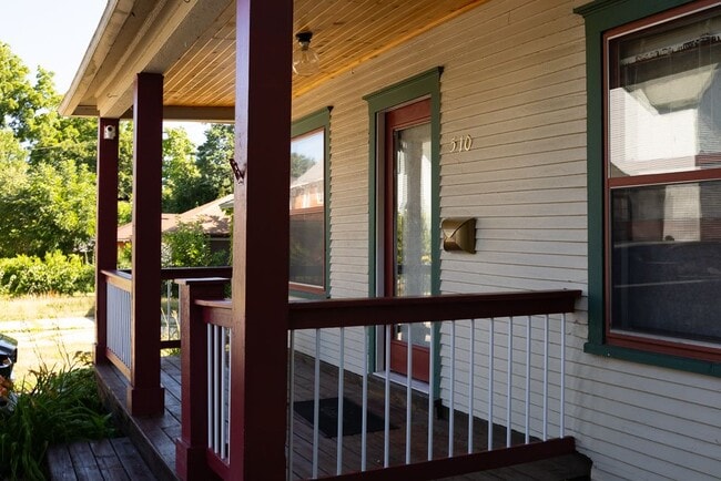 Photo - 510 Glenwood Ave SE Unidad Cozy Furnished Carriage H