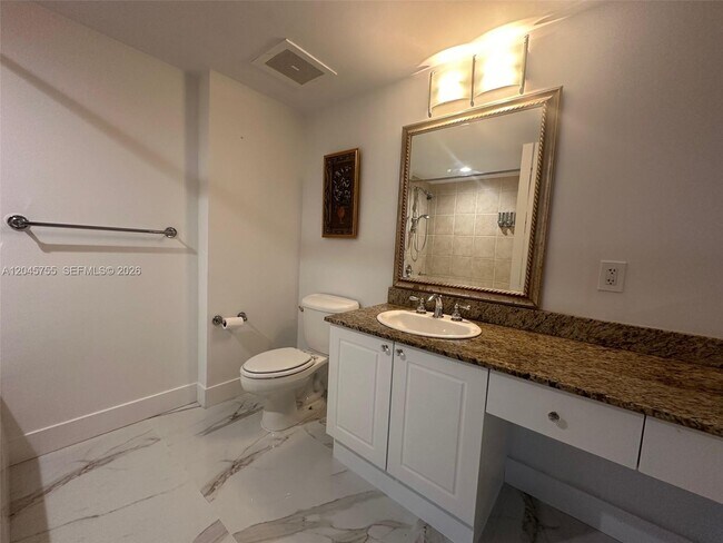 19501 W Country Club Dr Unit 406