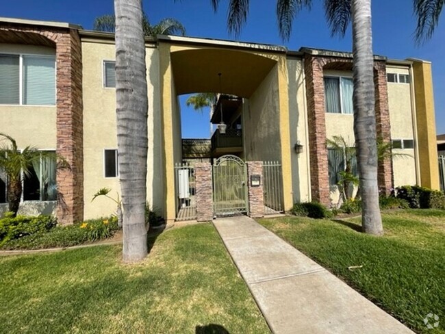 Building Photo - Upgraded 2 bed, 1-1/2 bath Gated Condo in ... Unit 21