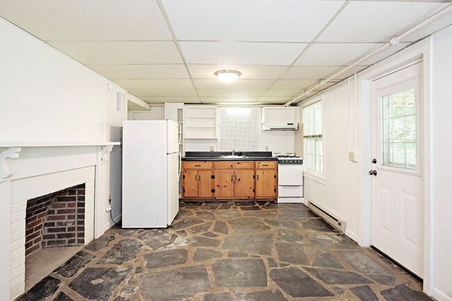Building Photo - Pet-Friendly Fry's Spring Basement Apartment Unit B