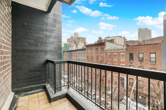 Photo - 235 W 22nd St