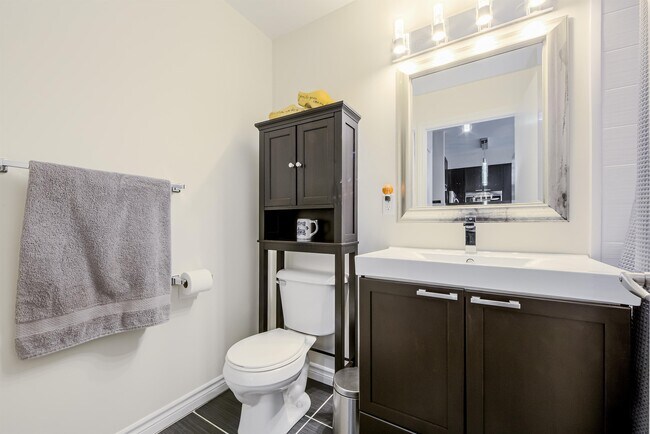 Photo - 1328-1328 Birchmount Rd