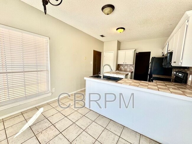 Photo - 402 Juneau Ave