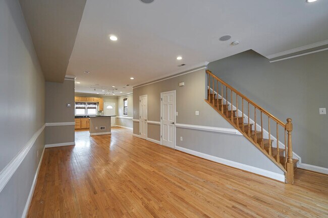 Photo - 1535 Gales St NE