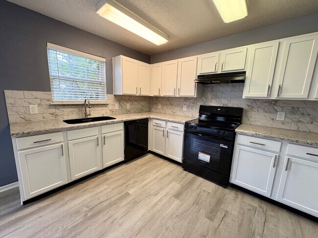 6857 Maywood Cir