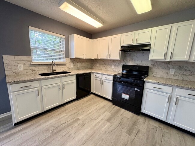 Photo - 6857 Maywood Cir