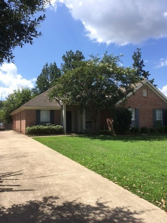 Building Photo - 618 Ridge Park Dr