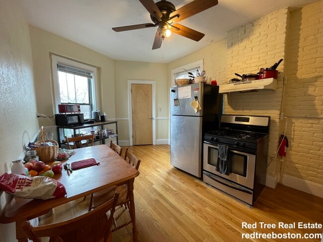 Building Photo - 86 Hammond St Unit 4 Rental