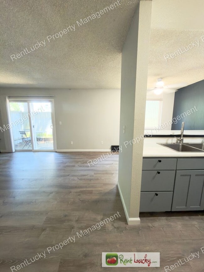 Photo - Wonderful 2 Bedroom Condo in Federal Way! 2 Parking Spaces and Great Layout!