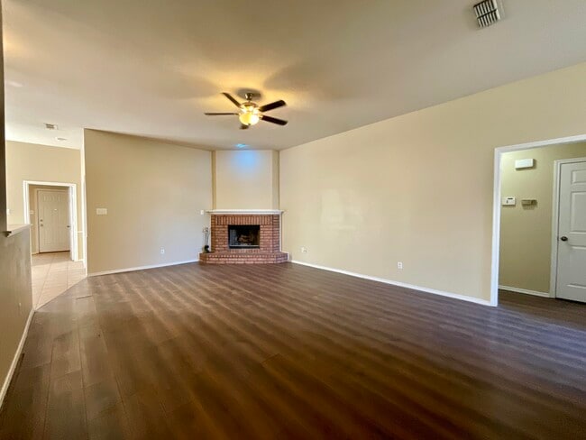 Photo - 6717 89th St