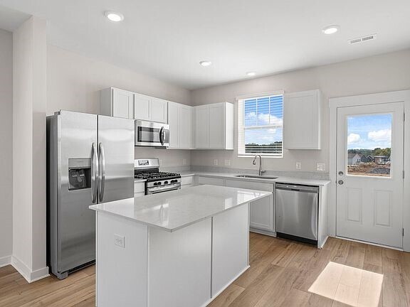 Photo - 2705 Fordham St