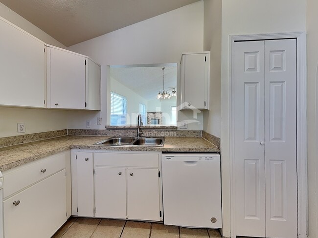 Photo - 256 Daniels Pointe Dr