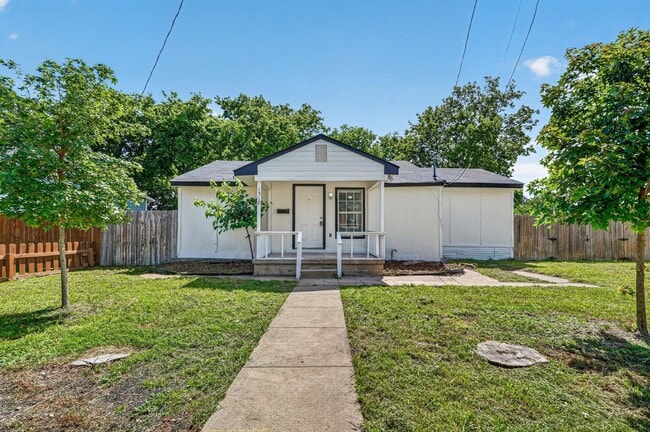 Building Photo - Charming 2 bedroom, 1 bathroom home located near Historic McKinney!! Free second month of rent lo...