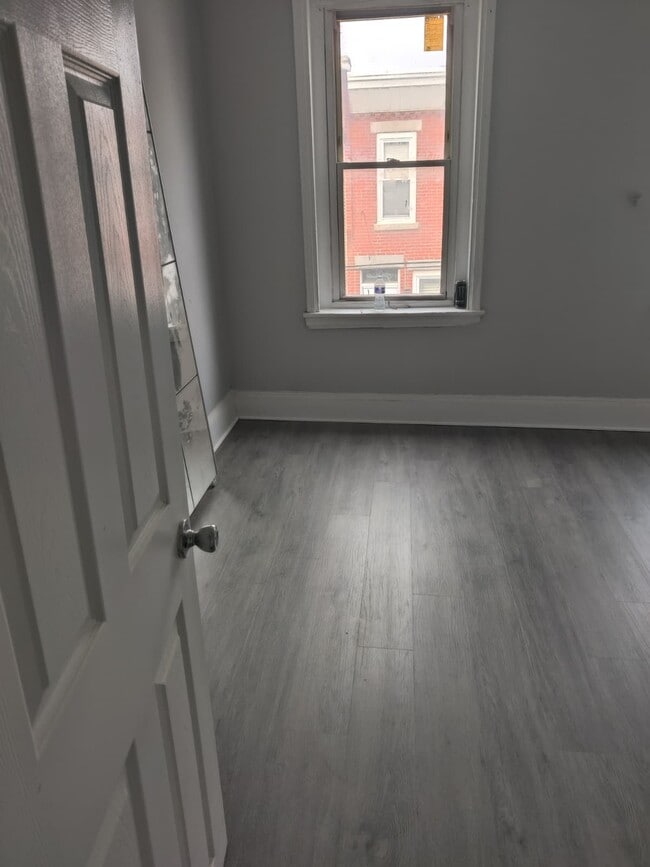 Photo - 2045 Fernon St