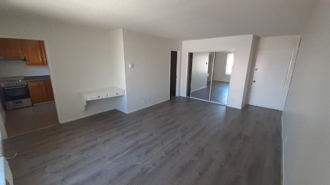 Photo - 5929 Laurel Canyon Blvd Unidad 14