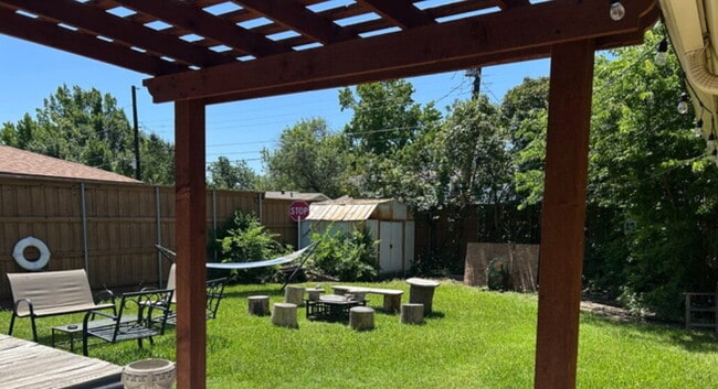 Photo - Walk to Campus from This Spacious 3BR/2BA Home (Room for Rent)