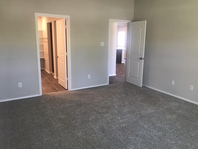 Building Photo - 16817 Lonely Pines Dr