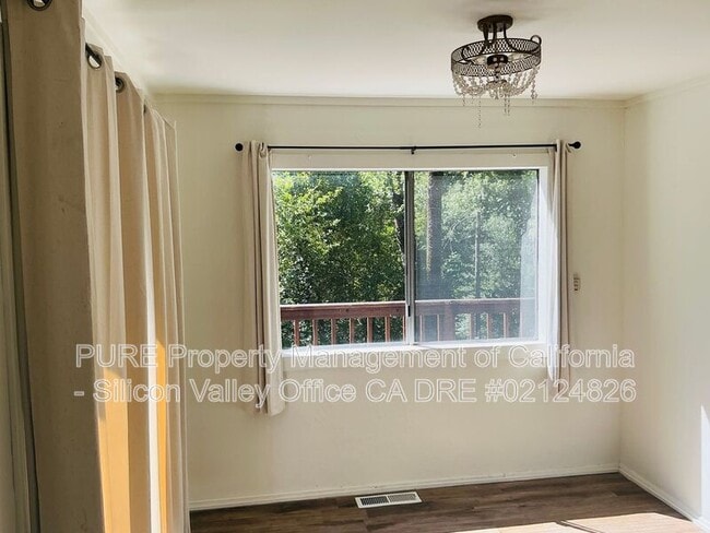 Photo - 20899 Aldercroft Heights Rd