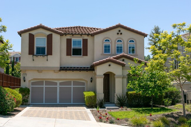 Beautiful home across from trail - Beautiful home across from trail