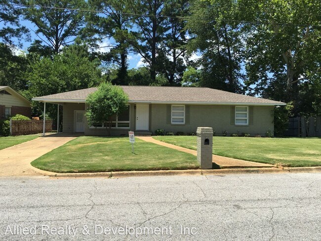 3 br, 1 bath House - 3014 3rd Court East - 3 br, 1 bath House - 3014 3rd Court East