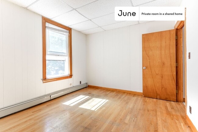 Photo - Room in Shared 5 bed/1 bath home Unit D