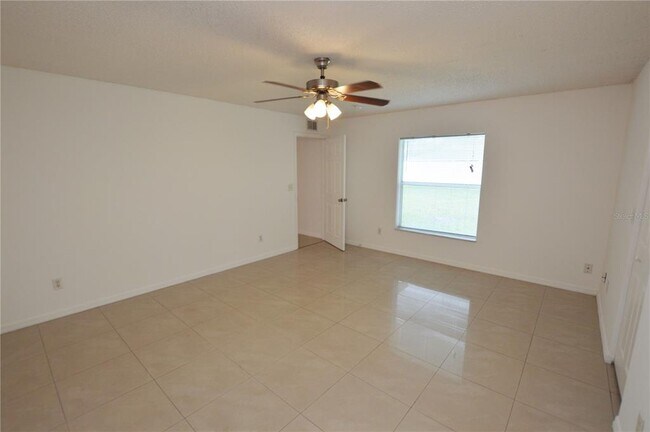 Photo - 18 Pittwick Ln