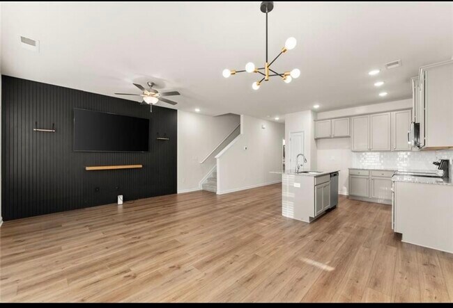 Photo - 76 Regent Park