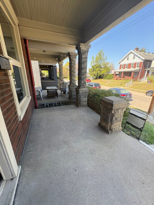 Front Porch - 67 E Maynard Ave