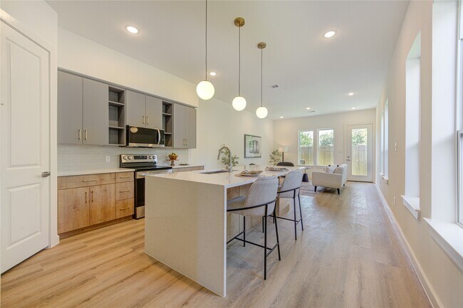 Photo - 7118 Eastwood St