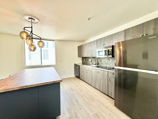 Beautiful 1Bd/1Ba available in Little Italy! - Beautiful 1Bd/1Ba available in Little Italy! Condo Unit 13