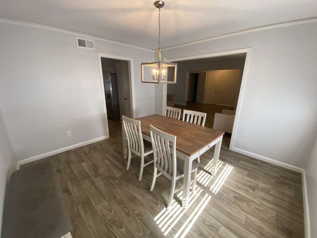 Photo - 5566 Beechnut St
