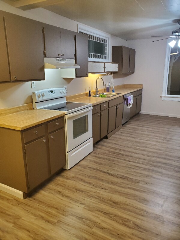 Photo - 207 3rd Ave W