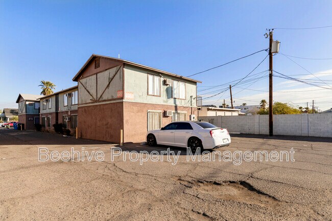 739 E Pierce St